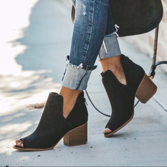 Side cut out peep toe booties - Picture 5 of 7